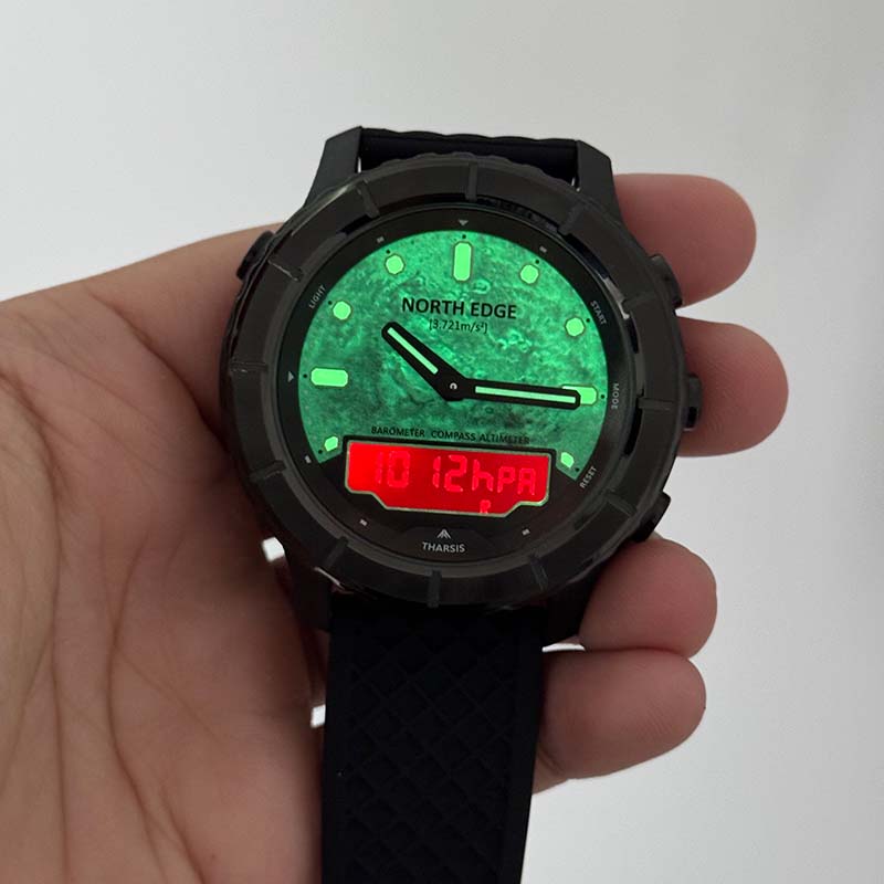 ノースエッジ・タルシス・メンズ・アウトドアスポーツウォッチ。 - Altimeter Compass Watch のレビューと価格