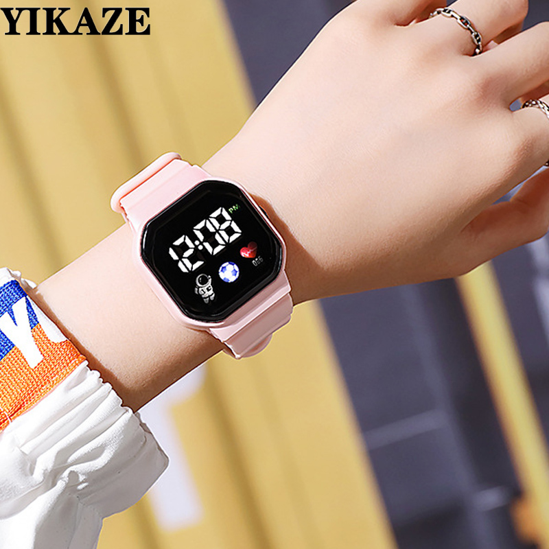キッズウォッチスポーツ LED デジタル腕時計宇宙飛行士シリ - Smartwatch Watches For Girls のレビューと価格