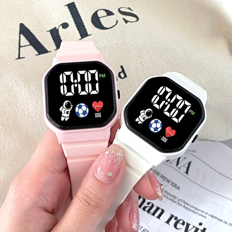 キッズウォッチスポーツ LED デジタル腕時計宇宙飛行士シリ - Smartwatch Watches For Girls のレビューと価格